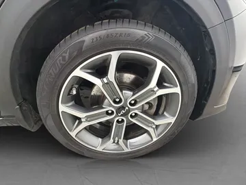 Car image 34