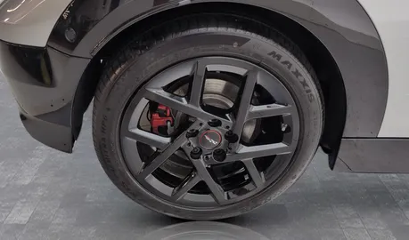 Car image 14