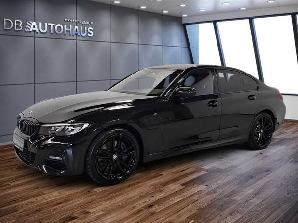 BMW 330e M Sport Steptronic 215 kW image number 1