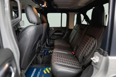 Car image 27