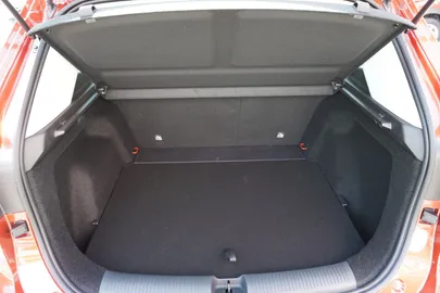 Car image 30
