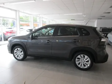 Car image 4