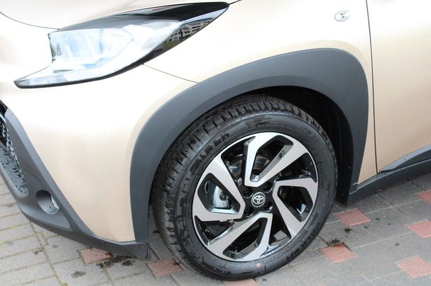 Toyota Aygo X 1.0 53 kW image number 8