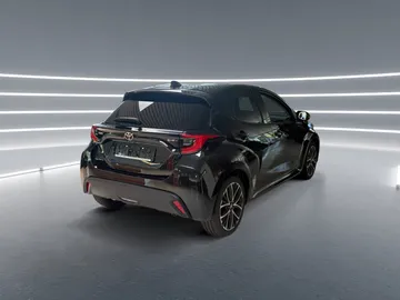 Car image 4