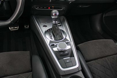 Car image 30