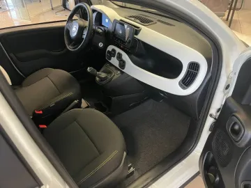Car image 10