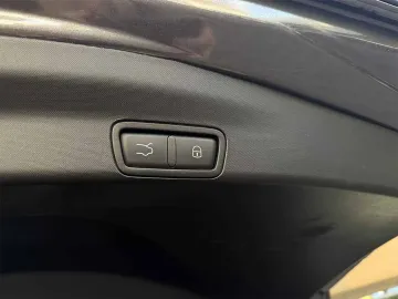 Car image 32