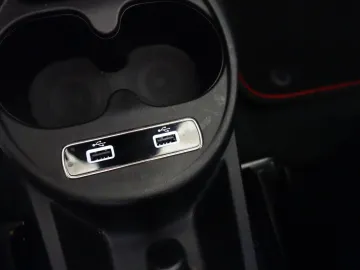 Car image 33