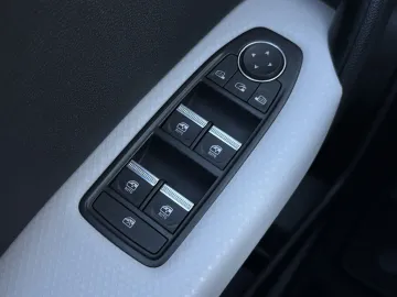 Car image 33
