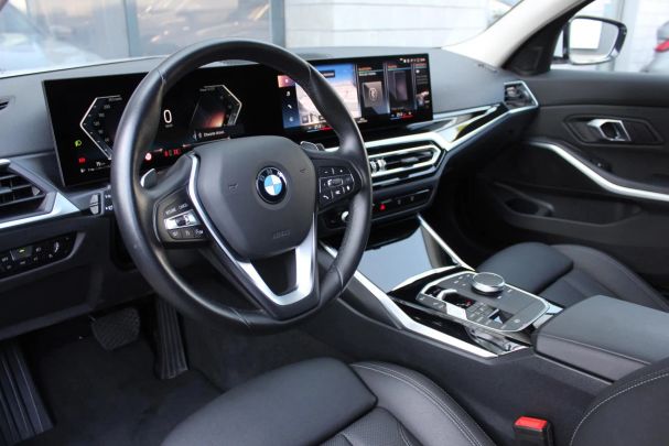 BMW 318i Touring 115 kW image number 4