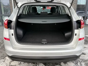 Car image 32