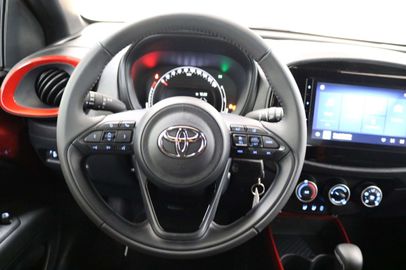 Car image 12