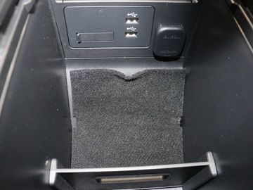 Car image 35