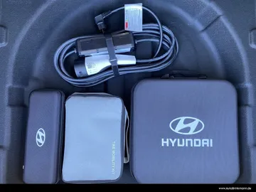 Car image 26