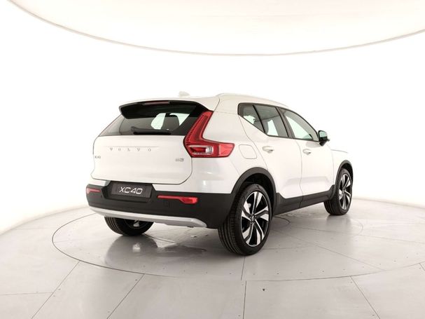 Volvo XC40 B3 Core 120 kW image number 3