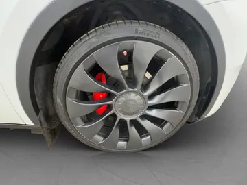Car image 34