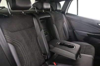 Car image 41