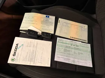 Car image 30