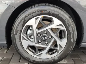 Car image 27