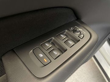 Car image 36