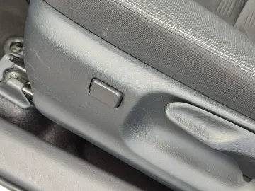Car image 37