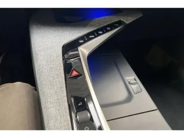 Car image 34