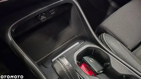 Car image 30