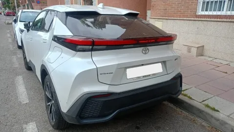 Car image 3
