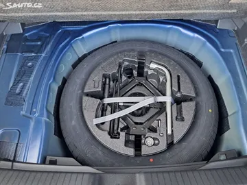 Car image 27