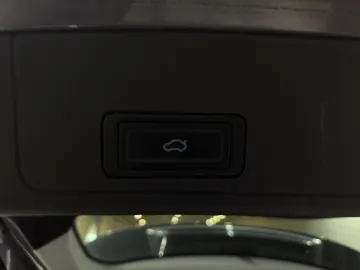 Car image 32