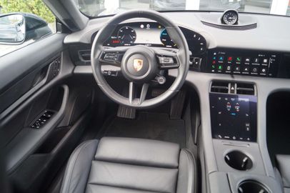 Car image 30