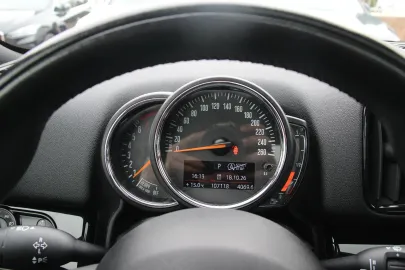 Car image 38