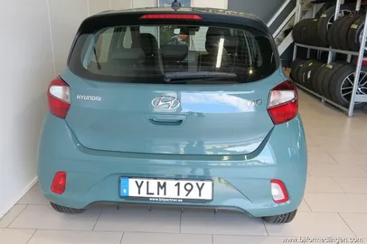 Car image 5