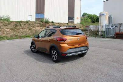 Car image 5