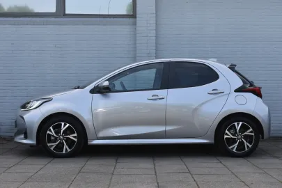 Car image 3