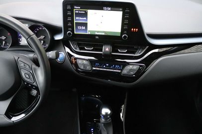 Car image 10