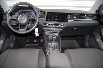 Car image 9