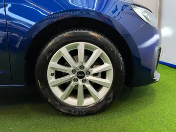 Car image 30