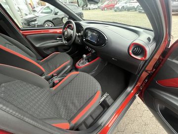 Car image 10