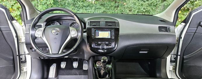 Car image 12