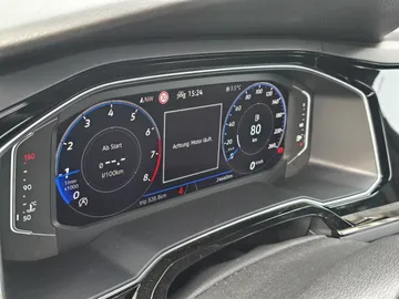 Car image 35