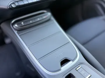 Car image 33