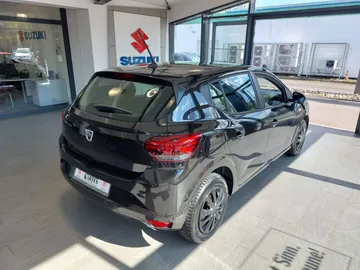 Car image 4