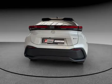 Car image 5