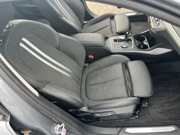 Car image 40