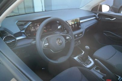 Car image 12