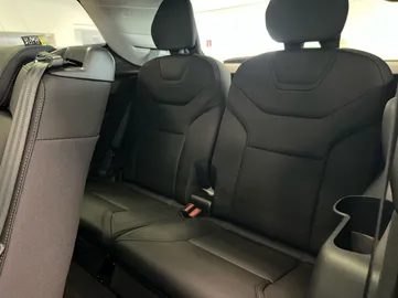 Car image 27
