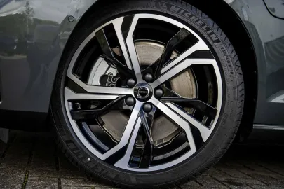Car image 36