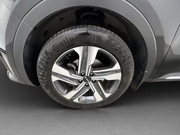 Car image 38