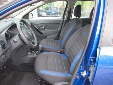 Car image 12